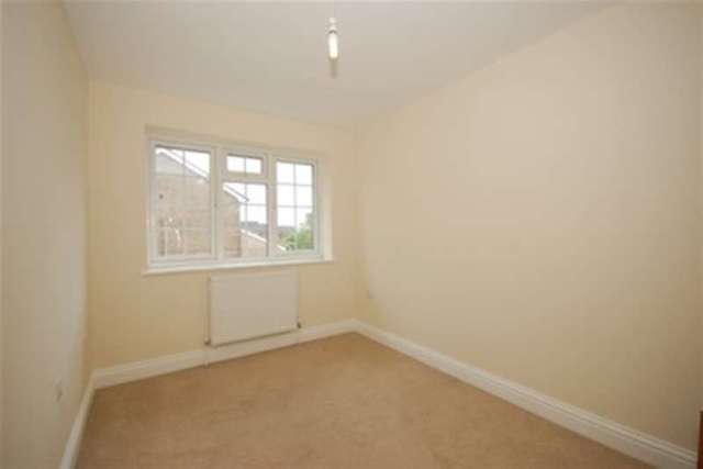  Image of 2 bedroom Terraced house to rent in Warburton Close Uckfield TN22 at Uckfield, TN22 1TN