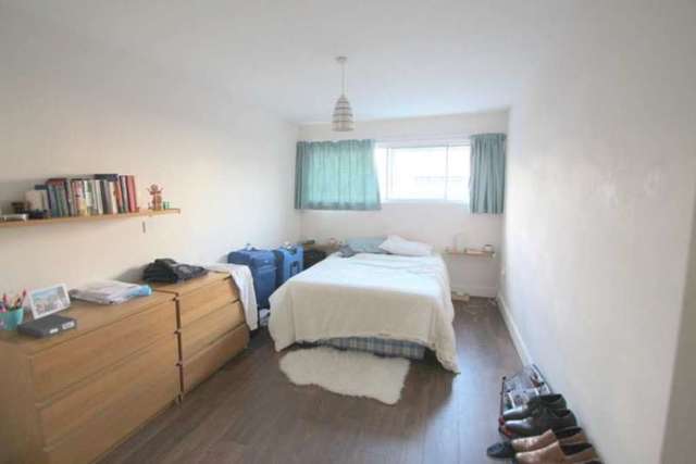  Image of 1 bedroom Flat to rent in Queenstown Road London SW8 at Queenstown Road Chelsea Bridge Wharf London, SW8 4NJ