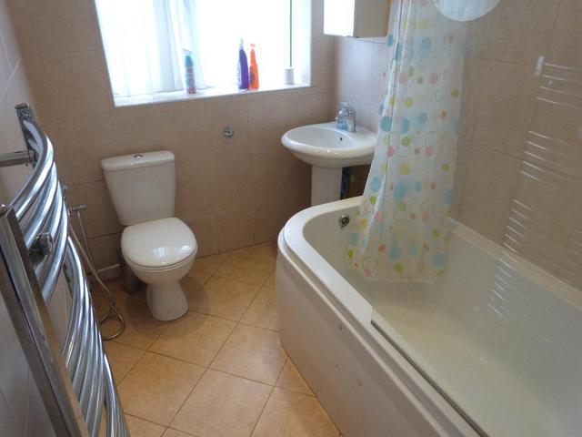  Image of 2 bedroom Maisonette to rent in Wellington Road Feltham TW14 at Hatton Cross, TW14 9QX