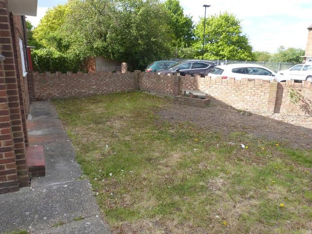  Image of 2 bedroom Maisonette to rent in Wellington Road Feltham TW14 at Hatton Cross, TW14 9QX