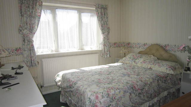  Image of 6 bedroom Semi-Detached house for sale in Westacott Hayes UB4 at Middlesex  Hayes, UB4 8AQ