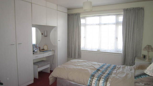  Image of 6 bedroom Semi-Detached house for sale in Westacott Hayes UB4 at Middlesex  Hayes, UB4 8AQ