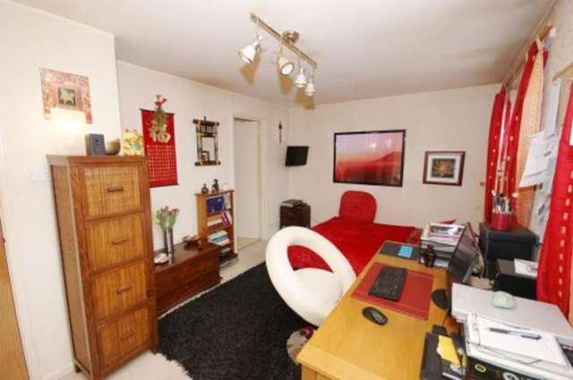  Image of 1 bedroom Flat for sale in Willow Drive Ringwood BH24 at Ringwood  Poulner, BH24 3BE