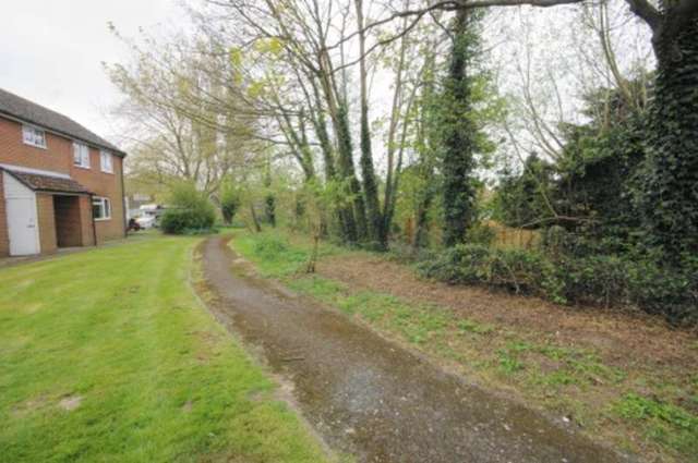  Image of 1 bedroom Flat for sale in Willow Drive Ringwood BH24 at Ringwood  Poulner, BH24 3BE