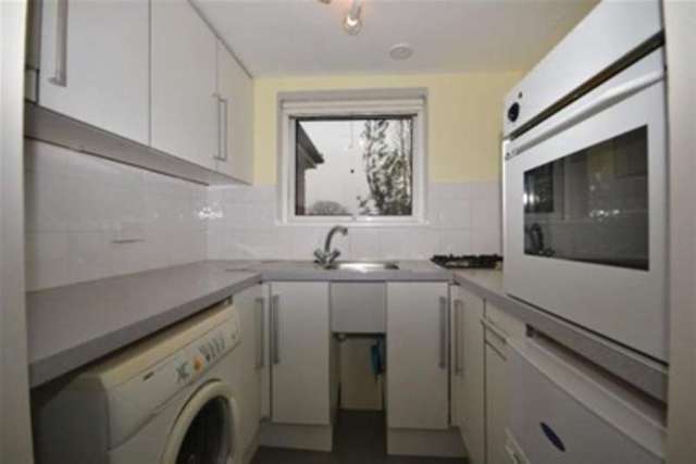  Image of 2 bedroom Flat to rent in Station Road Sway Lymington SO41 at Lymington, SO41 6AA