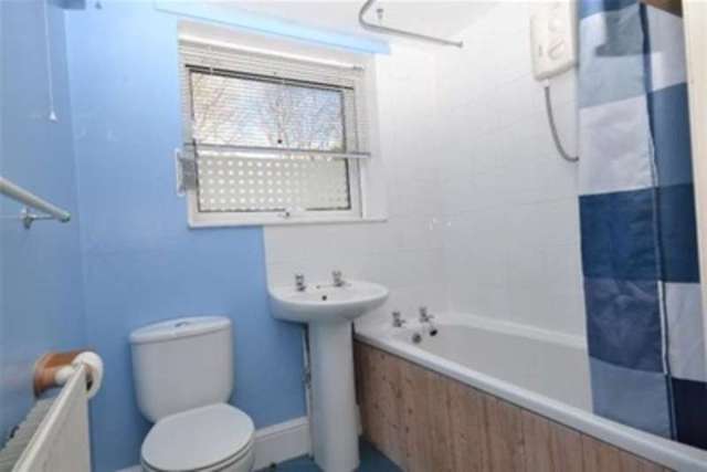  Image of 2 bedroom Flat to rent in Station Road Sway Lymington SO41 at Lymington, SO41 6AA