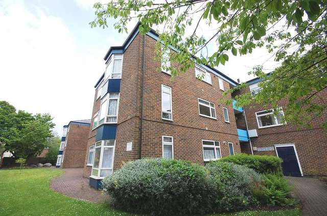 Image of 1 bedroom Flat to rent in Lawn Street Winchester SO23 at Lawn Street  Winchester, SO23 8DT