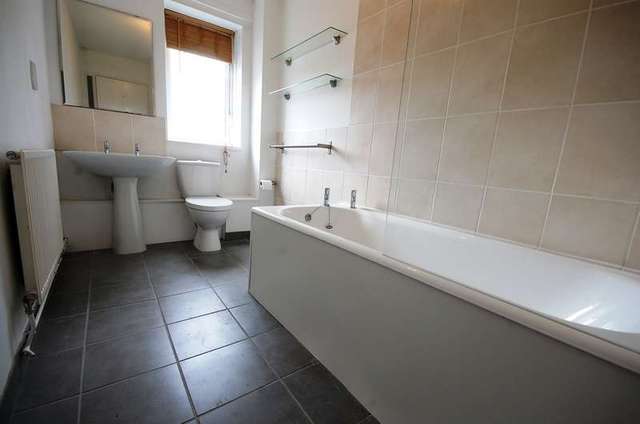  Image of 1 bedroom Flat to rent in Lawn Street Winchester SO23 at Lawn Street  Winchester, SO23 8DT