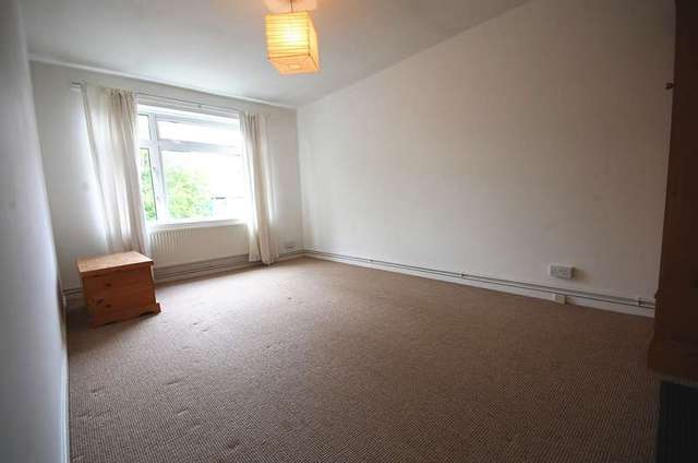  Image of 1 bedroom Flat to rent in Lawn Street Winchester SO23 at Lawn Street  Winchester, SO23 8DT