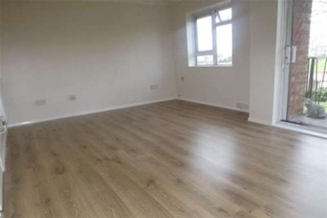  Image of 1 bedroom Detached house to rent in Windsor Close Colchester CO2 at Colchester, CO2 8QT
