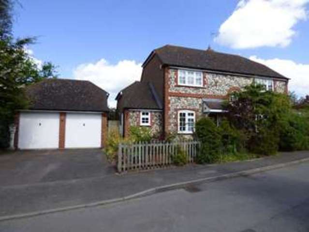  Image of 4 bedroom Detached house to rent in Buttercup Close Wokingham RG40 at Buttercup Close Wokingham Wokingham, RG40 1QZ