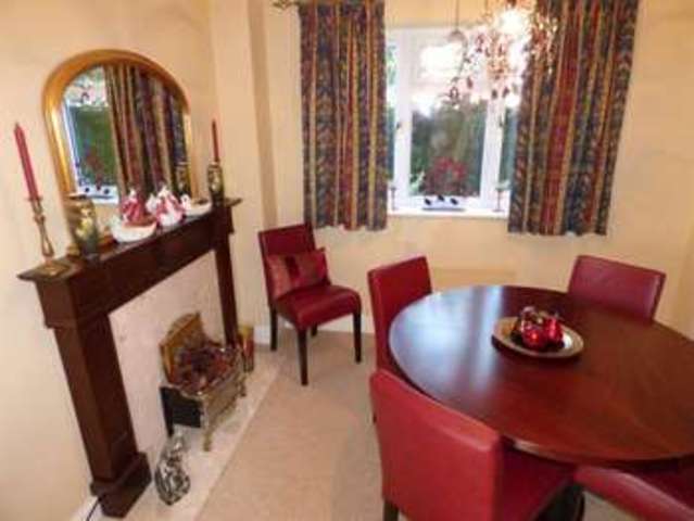  Image of 4 bedroom Detached house to rent in Buttercup Close Wokingham RG40 at Buttercup Close Wokingham Wokingham, RG40 1QZ