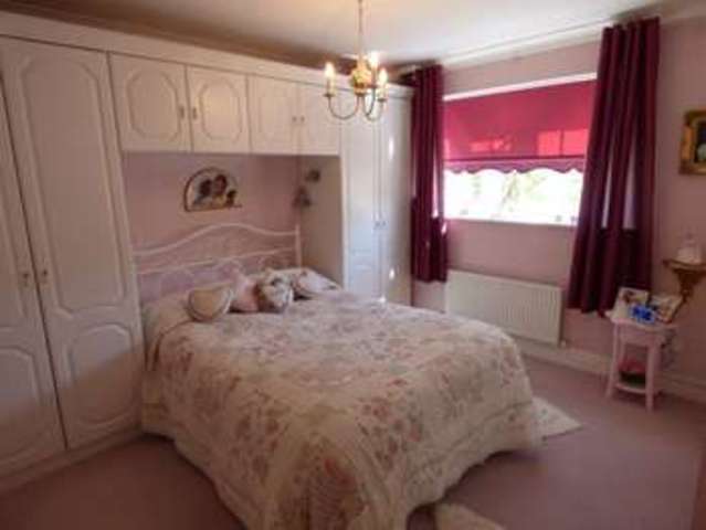  Image of 4 bedroom Detached house to rent in Buttercup Close Wokingham RG40 at Buttercup Close Wokingham Wokingham, RG40 1QZ