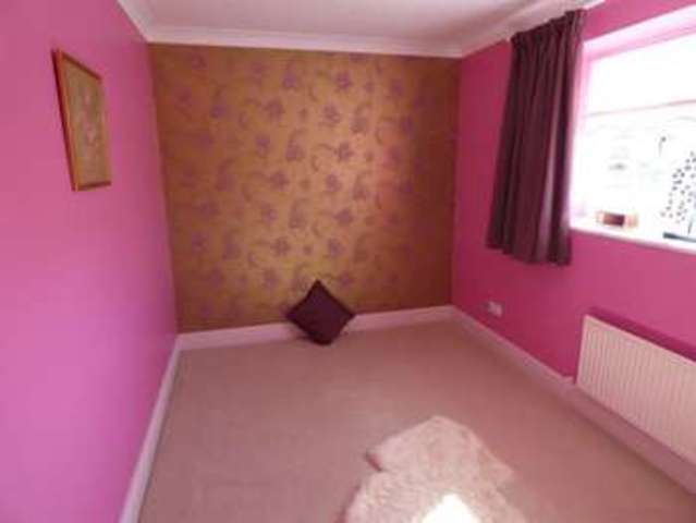  Image of 4 bedroom Detached house to rent in Buttercup Close Wokingham RG40 at Buttercup Close Wokingham Wokingham, RG40 1QZ