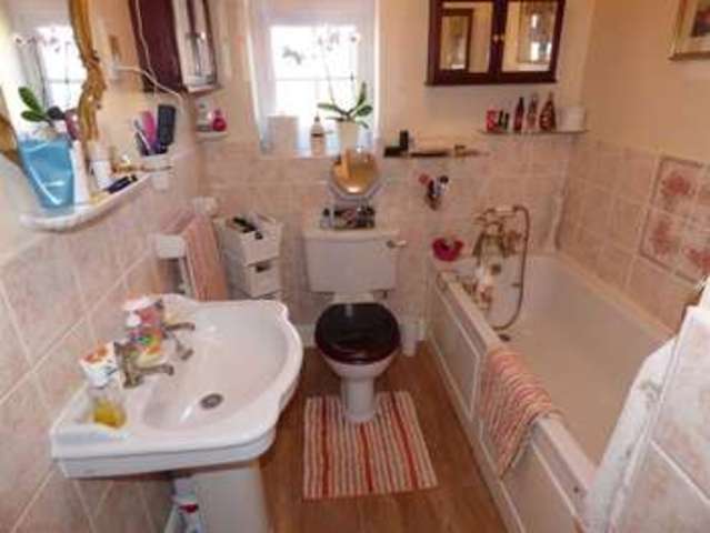  Image of 4 bedroom Detached house to rent in Buttercup Close Wokingham RG40 at Buttercup Close Wokingham Wokingham, RG40 1QZ