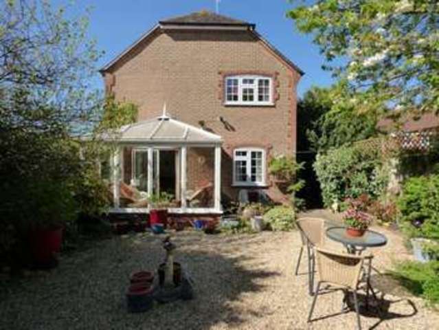  Image of 4 bedroom Detached house to rent in Buttercup Close Wokingham RG40 at Buttercup Close Wokingham Wokingham, RG40 1QZ