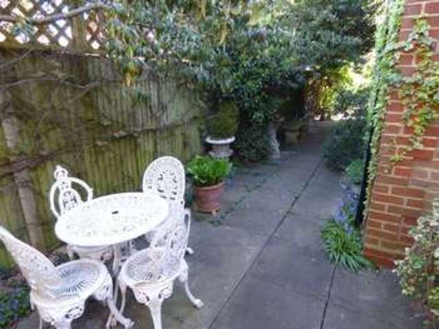  Image of 4 bedroom Detached house to rent in Buttercup Close Wokingham RG40 at Buttercup Close Wokingham Wokingham, RG40 1QZ