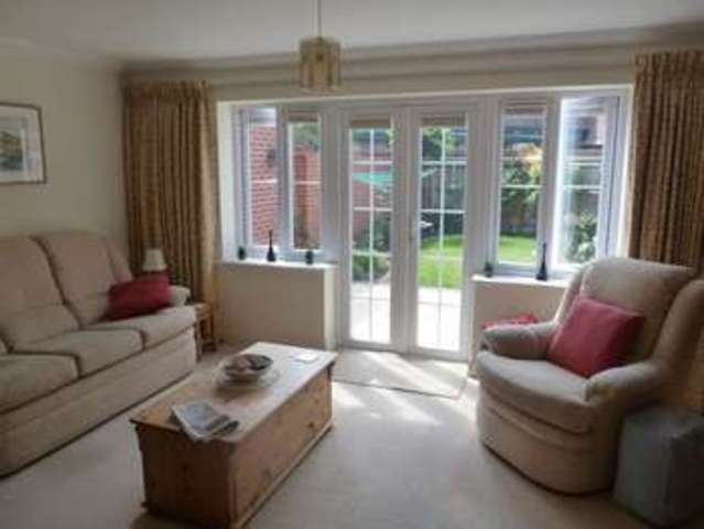  Image of 3 bedroom Detached house to rent in Rectory Close Wokingham RG40 at Rectory Close Wokingham Wokingham, RG40 1TH
