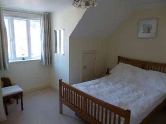  Image of 3 bedroom Detached house to rent in Rectory Close Wokingham RG40 at Rectory Close Wokingham Wokingham, RG40 1TH