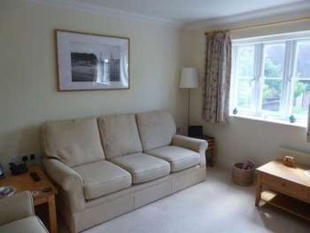 Image of 3 bedroom Detached house to rent in Rectory Close Wokingham RG40 at Rectory Close Wokingham Wokingham, RG40 1TH