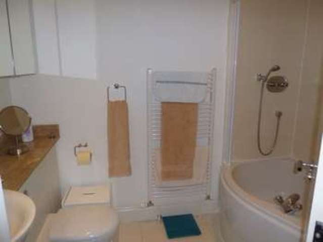  Image of 3 bedroom Detached house to rent in Rectory Close Wokingham RG40 at Rectory Close Wokingham Wokingham, RG40 1TH