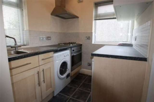  Image of Flat to rent in Cleveland Road London E18 at London, E18 2AN