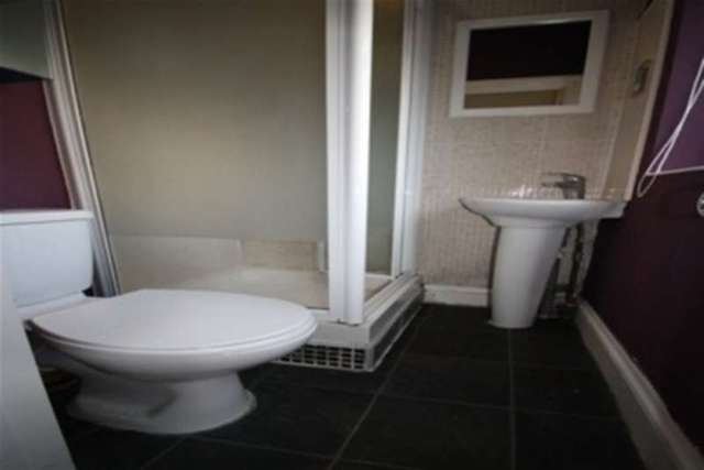  Image of Flat to rent in Cleveland Road London E18 at London, E18 2AN