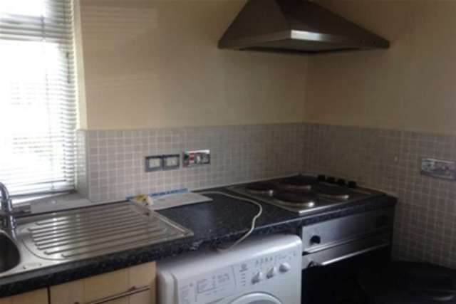  Image of Flat to rent in Cleveland Road London E18 at London, E18 2AN