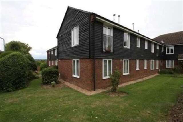  Image of 2 bedroom Flat to rent in Sands Way Woodford Green IG8 at Woodford Green, IG8 8EJ