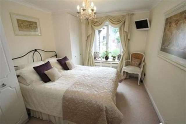  Image of 2 bedroom Flat to rent in Sands Way Woodford Green IG8 at Woodford Green, IG8 8EJ