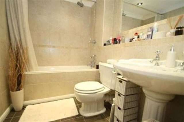  Image of 2 bedroom Flat to rent in Sands Way Woodford Green IG8 at Woodford Green, IG8 8EJ