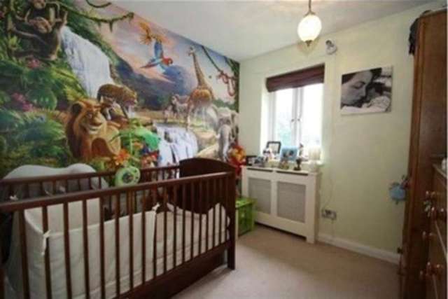  Image of 2 bedroom Flat to rent in Sands Way Woodford Green IG8 at Woodford Green, IG8 8EJ