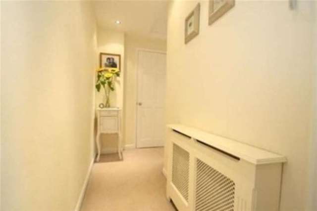  Image of 2 bedroom Flat to rent in Sands Way Woodford Green IG8 at Woodford Green, IG8 8EJ