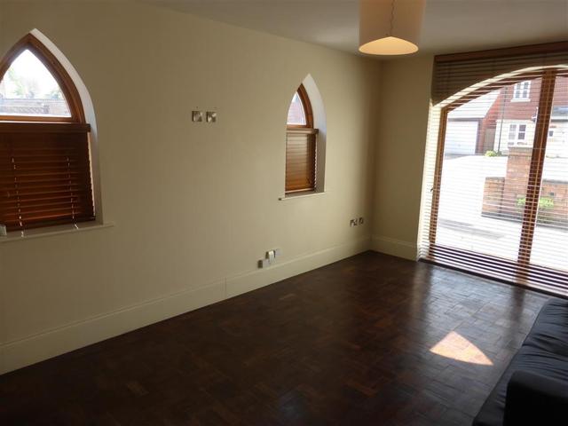  Image of 2 bedroom Detached house to rent in Woodview Drive Edgbaston Birmingham B15 at Woodview Drive  BIRMINGHAM, B15 2JF