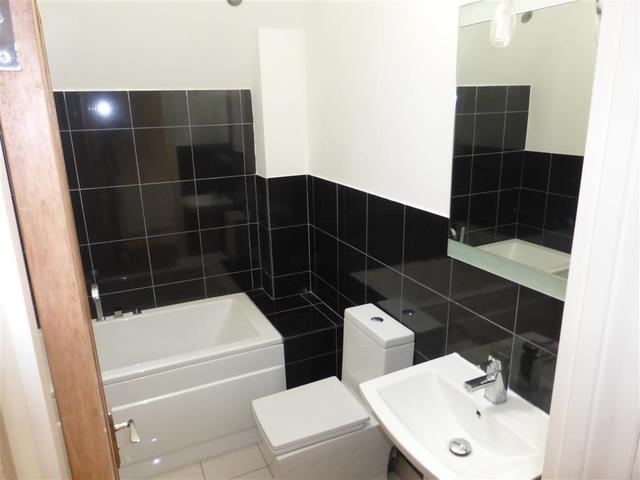  Image of 2 bedroom Detached house to rent in Woodview Drive Edgbaston Birmingham B15 at Woodview Drive  BIRMINGHAM, B15 2JF