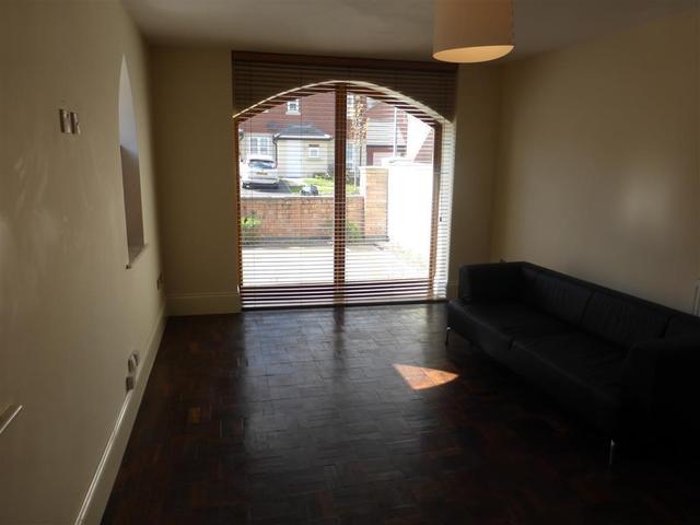  Image of 2 bedroom Detached house to rent in Woodview Drive Edgbaston Birmingham B15 at Woodview Drive  BIRMINGHAM, B15 2JF