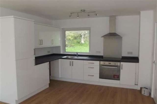  Image of 3 bedroom Flat to rent in Ffordd Garnedd Y Felinheli LL56 at Y Felinheli, LL56 4QY