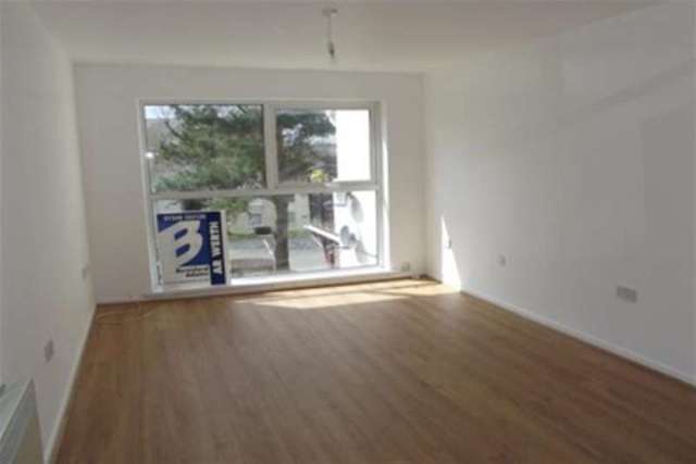  Image of 3 bedroom Flat to rent in Ffordd Garnedd Y Felinheli LL56 at Y Felinheli, LL56 4QY