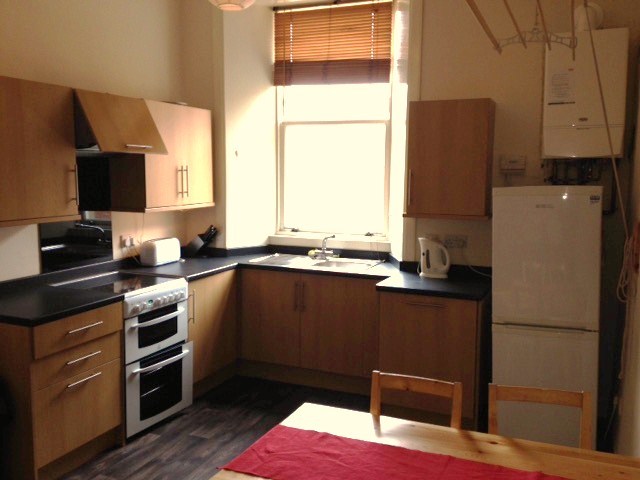  Image of 2 bedroom Flat to rent in Albert Avenue Glasgow G42 at Queens Park Glasgow Glasgow, G42 8RE