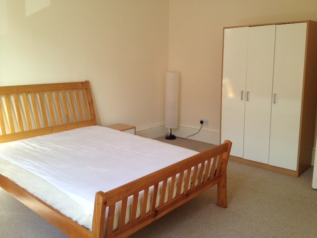  Image of 2 bedroom Flat to rent in Albert Avenue Glasgow G42 at Queens Park Glasgow Glasgow, G42 8RE