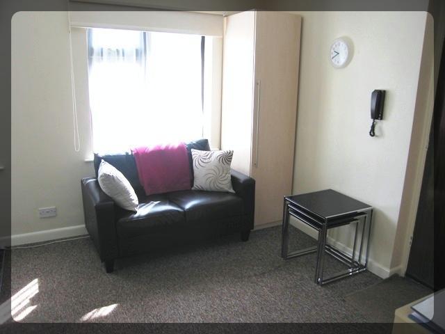 Image of 1 bedroom Studio flat to rent in Beverley Road Hull HU5 at Beverley Road  Hull, HU5 1NL