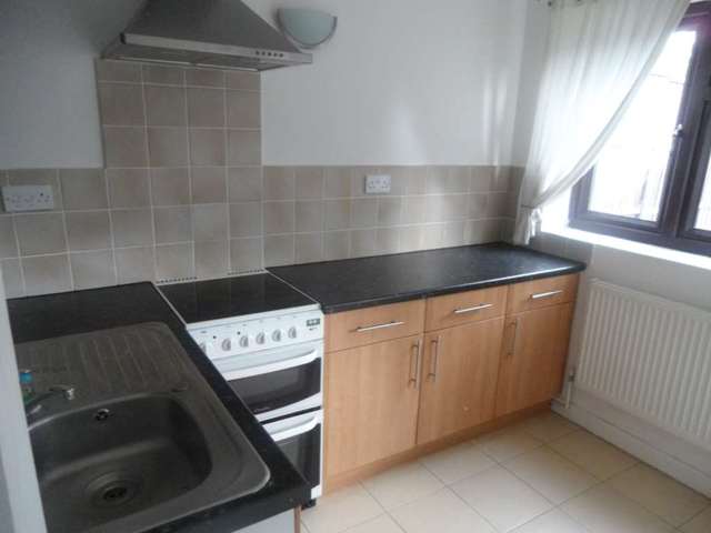  Image of Semi-Detached house to rent in Amesbury Road Dagenham RM9 at Amesbury Road Becontree Dagenham, RM9 6AB