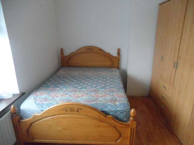  Image of Semi-Detached house to rent in Amesbury Road Dagenham RM9 at Amesbury Road Becontree Dagenham, RM9 6AB