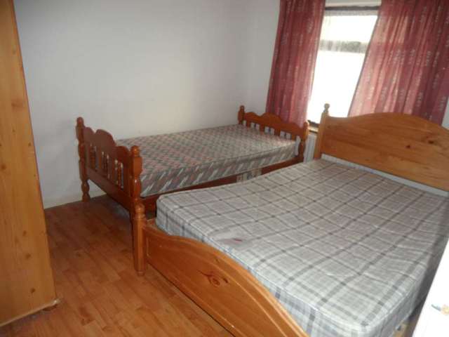  Image of Semi-Detached house to rent in Amesbury Road Dagenham RM9 at Amesbury Road Becontree Dagenham, RM9 6AB