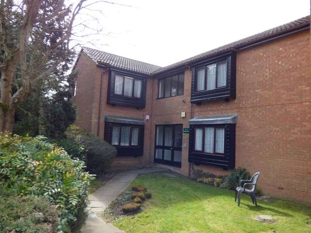  Image of Studio flat to rent in Colin Road Luton LU2 at Astra Court  Luton, LU2 7SG