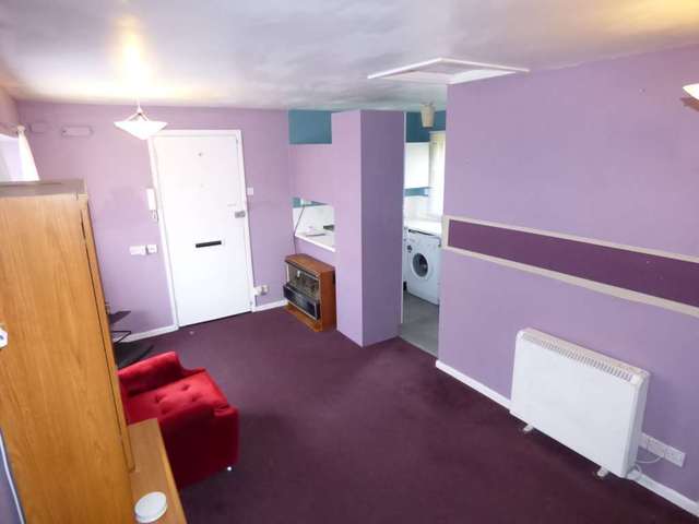  Image of Studio flat to rent in Colin Road Luton LU2 at Astra Court  Luton, LU2 7SG