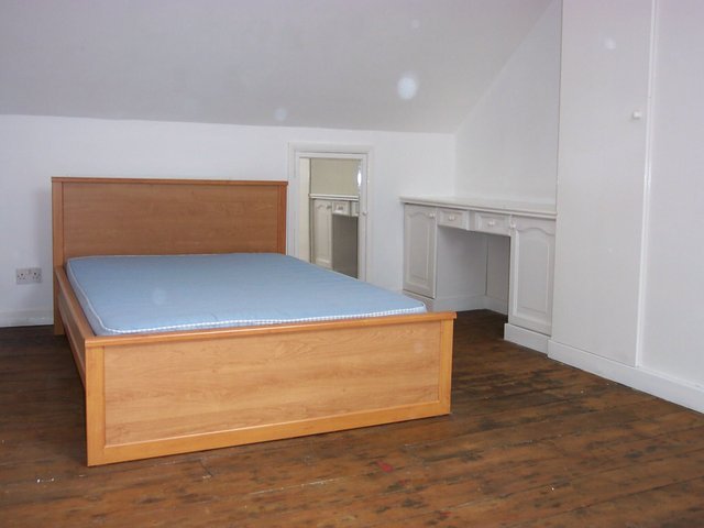  Image of 3 bedroom Maisonette to rent in Asylum Road London SE15 at London, SE15 2LW