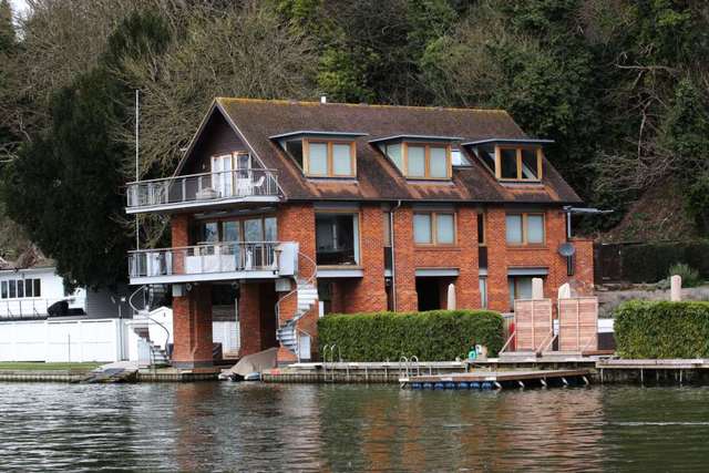  Image of 3 bedroom Detached house for sale in The Warren Caversham Reading RG4 at The Warren Caversham Reading, RG4 7TH