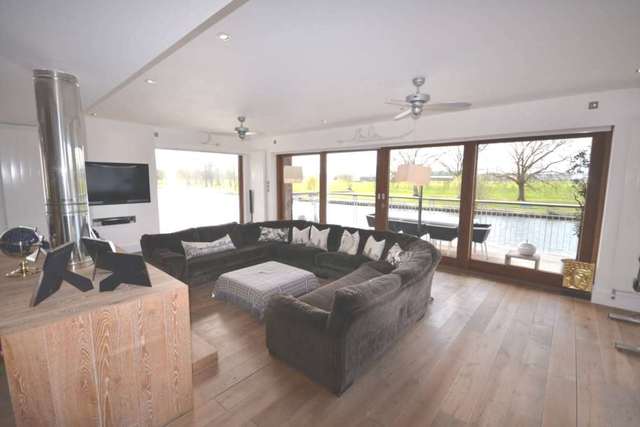  Image of 3 bedroom Detached house for sale in The Warren Caversham Reading RG4 at The Warren Caversham Reading, RG4 7TH