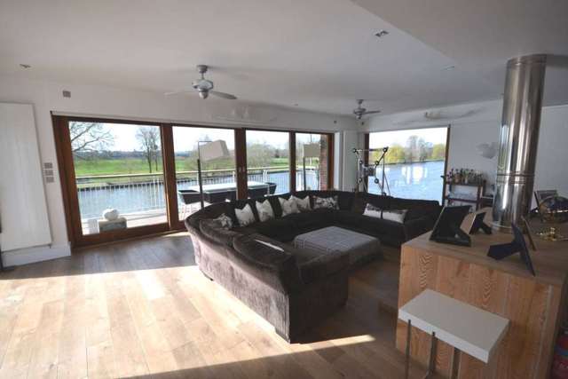  Image of 3 bedroom Detached house for sale in The Warren Caversham Reading RG4 at The Warren Caversham Reading, RG4 7TH